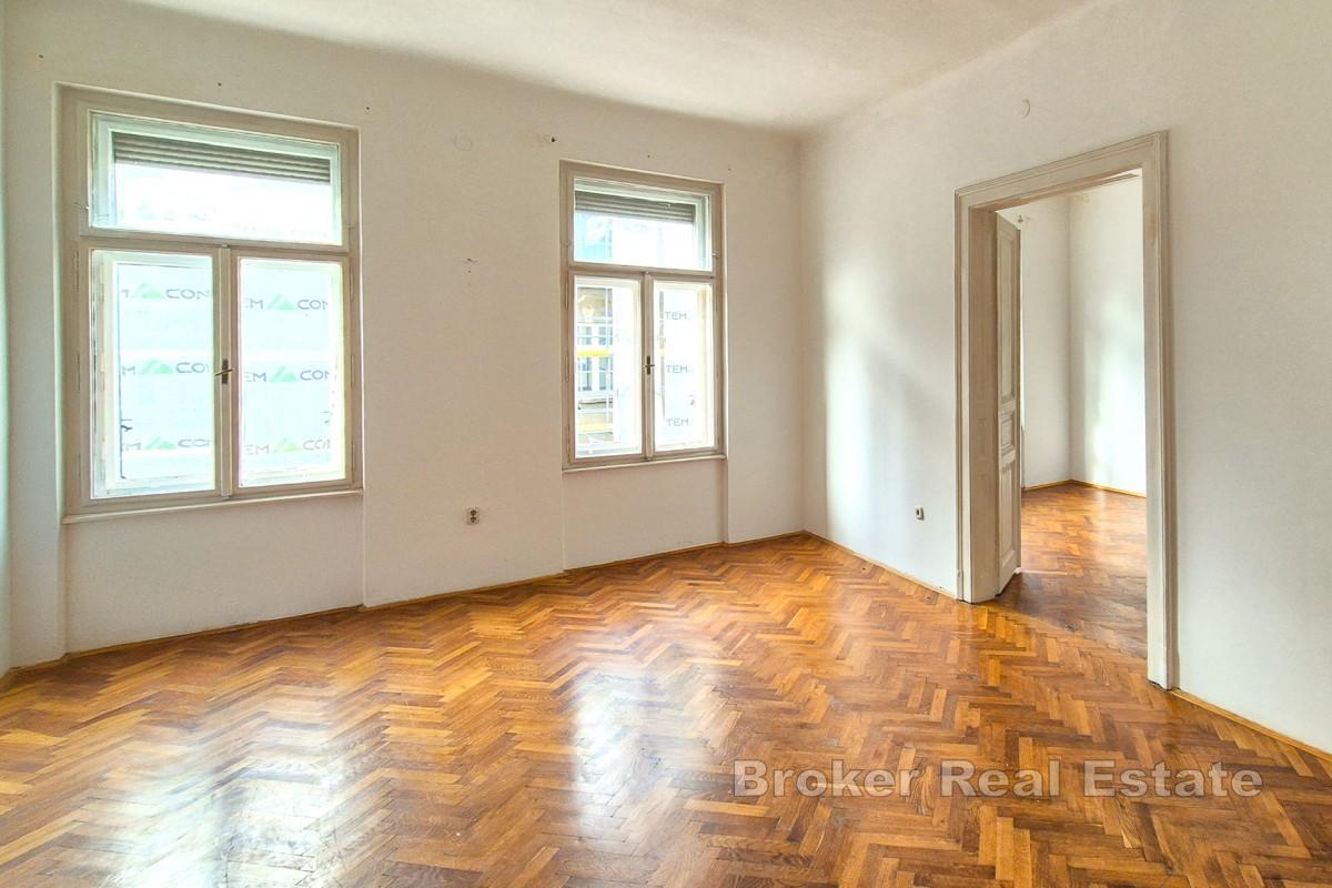 Appartement confortable avec balcon en plein centre-ville