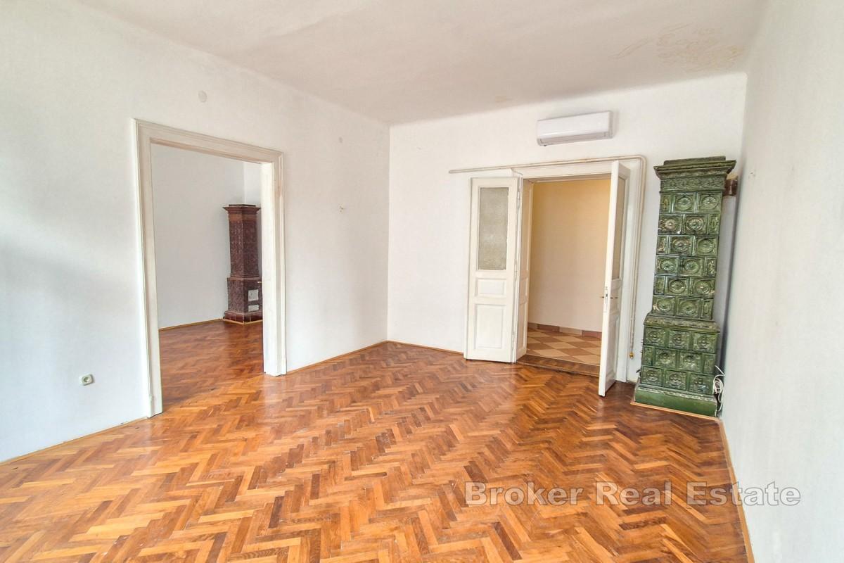 Appartement confortable avec balcon en plein centre-ville