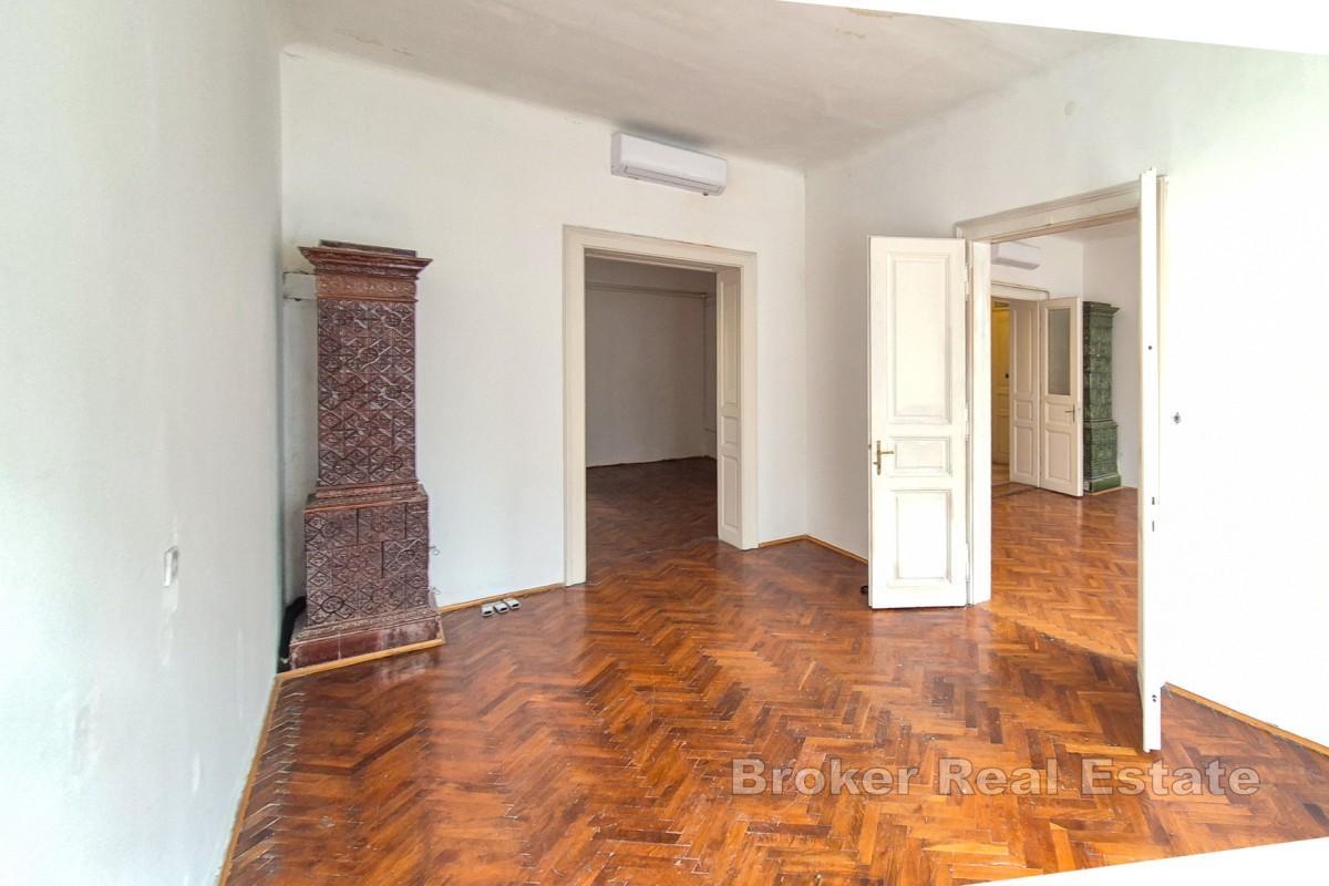 Appartement confortable avec balcon en plein centre-ville