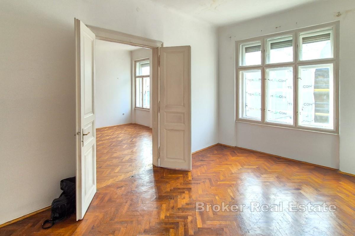Appartement confortable avec balcon en plein centre-ville