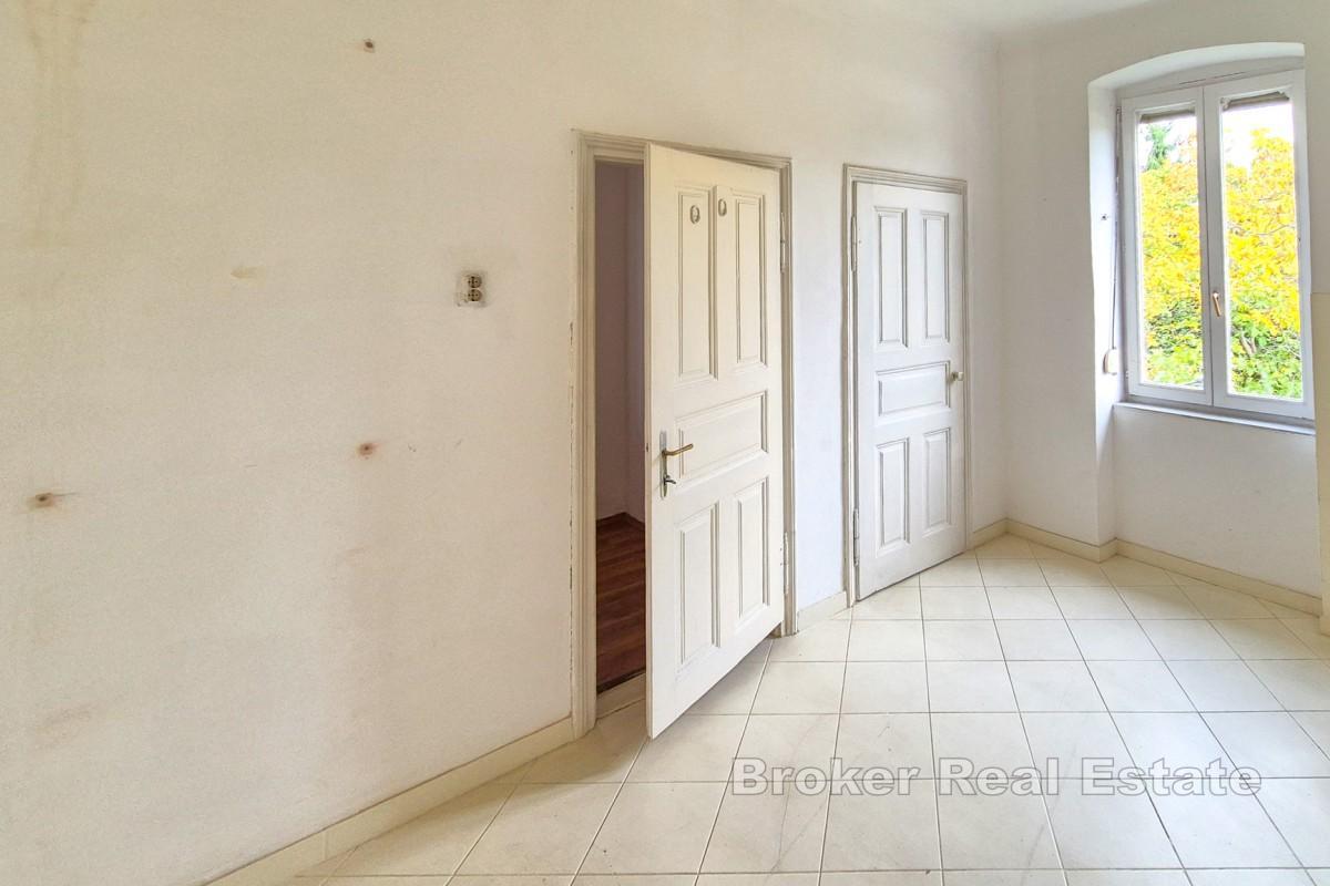 Appartement confortable avec balcon en plein centre-ville