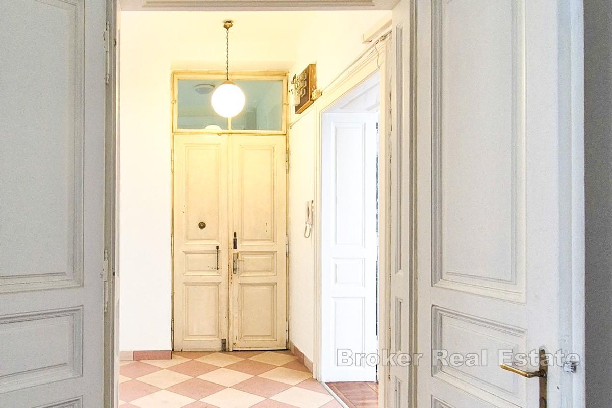 Appartement confortable avec balcon en plein centre-ville