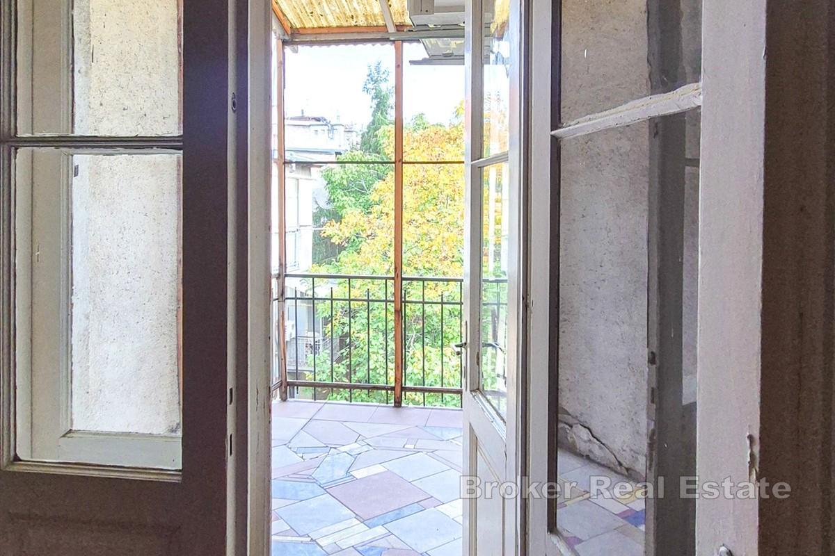 Appartement confortable avec balcon en plein centre-ville