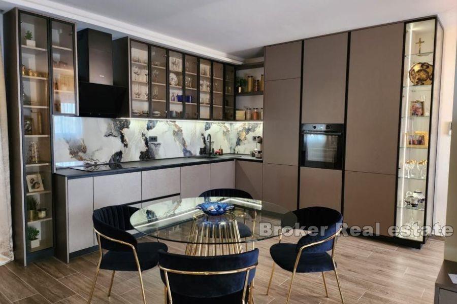 Luxusvilla mit Pool und Meerblick