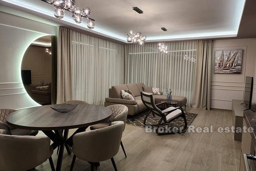 Luxusvilla mit Pool und Meerblick