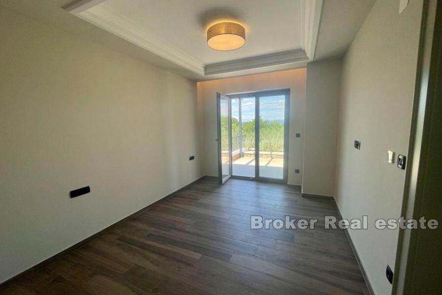 Villa mit Pool und Meerblick