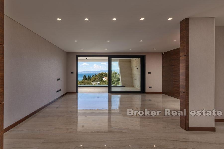 Penthouse de luxe avec piscine et vue mer