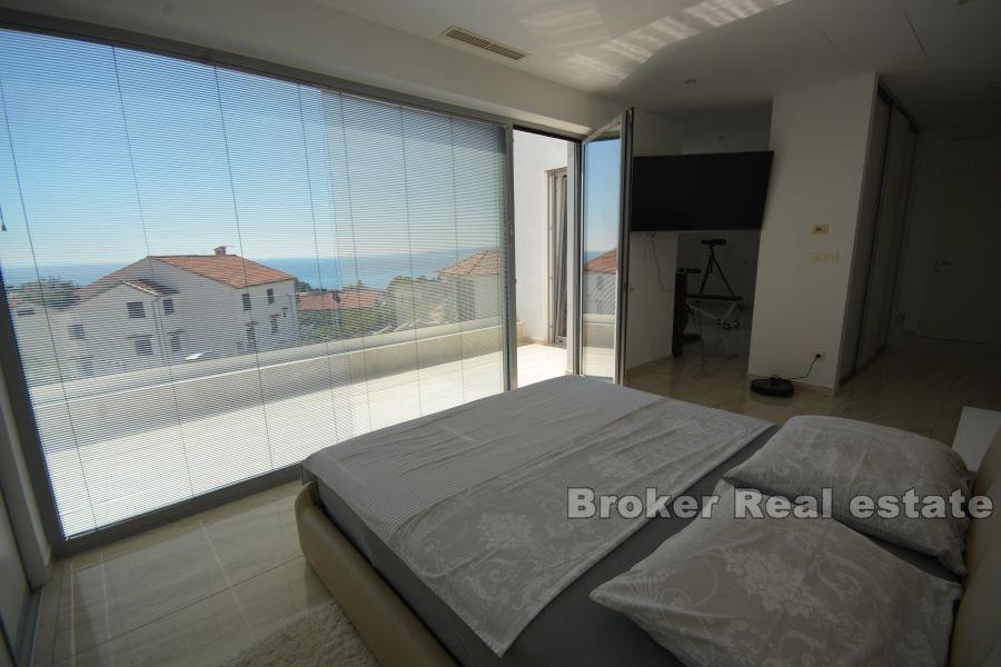 Luxusvilla mit Meerblick