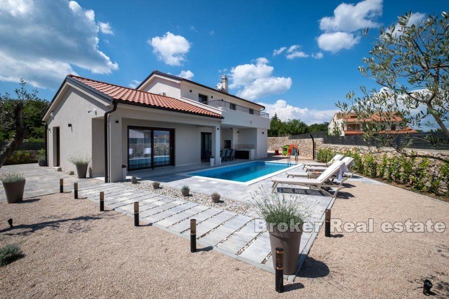 Samostojeća vila s bazenom
