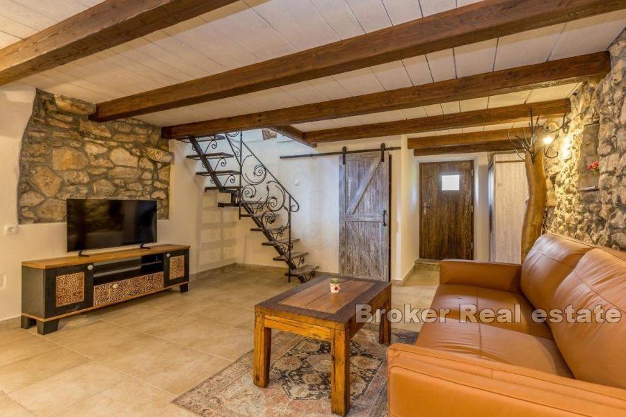 Maison en pierre avec vue mer