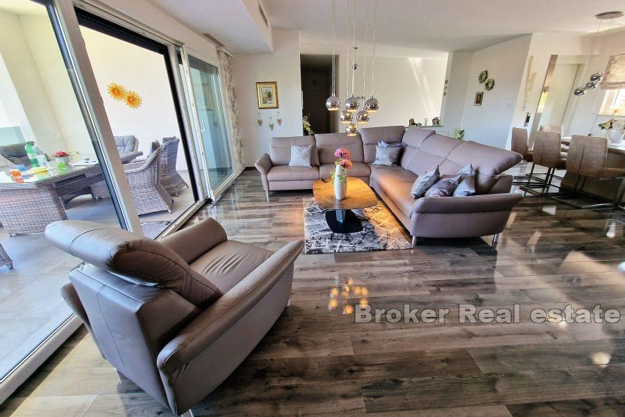 Luxus-Penthouse nur 100 m vom Strand entfernt