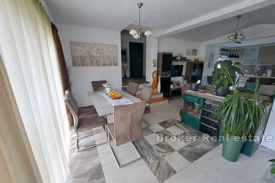 Familiehus med tre boenheter