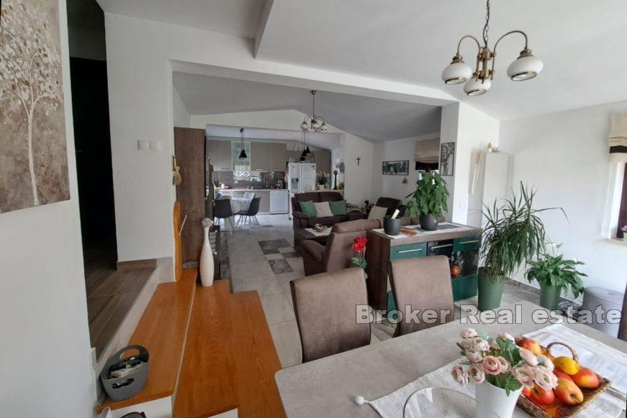 Familiehus med tre boenheter