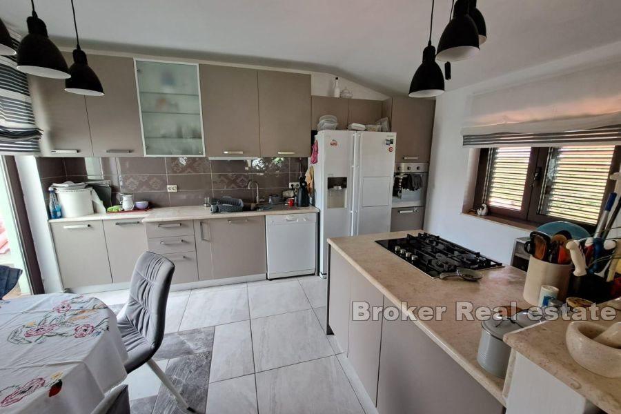 Dom rodzinny z trzema mieszkaniami