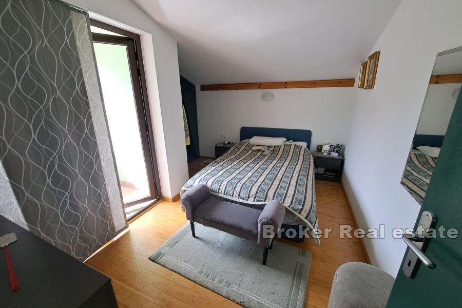 Familiehus med tre boenheter