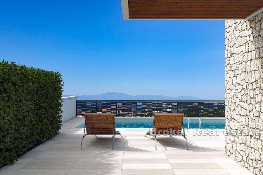 Luksusowa willa w budowie z widokiem na morze