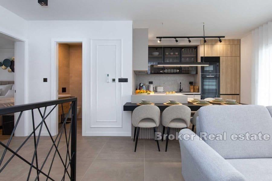 Luxury two-story apartment with pool and sea view