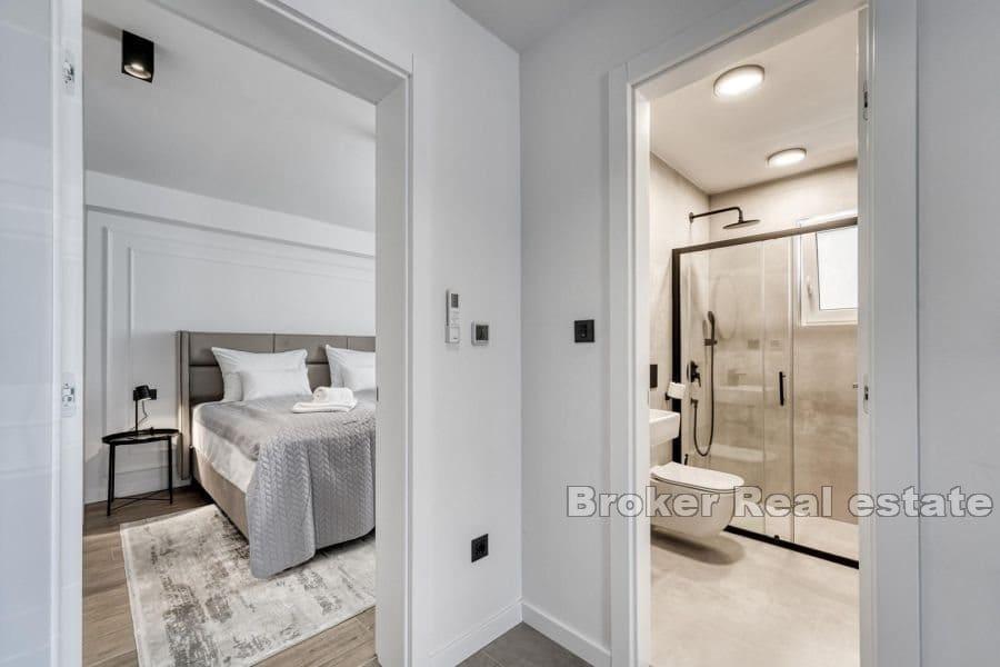 Luxury two-story apartment with pool and sea view