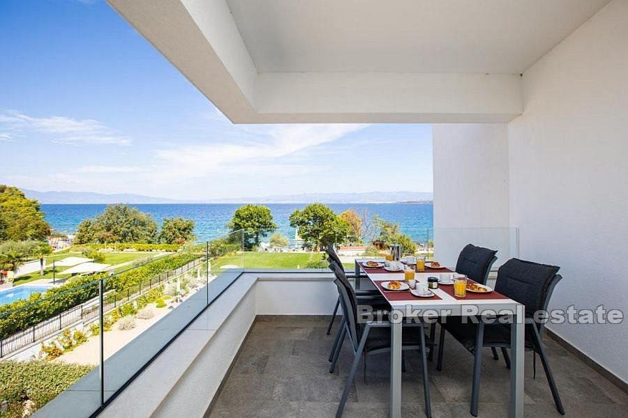Luxusapartment mit Pool, erste Reihe zum Meer