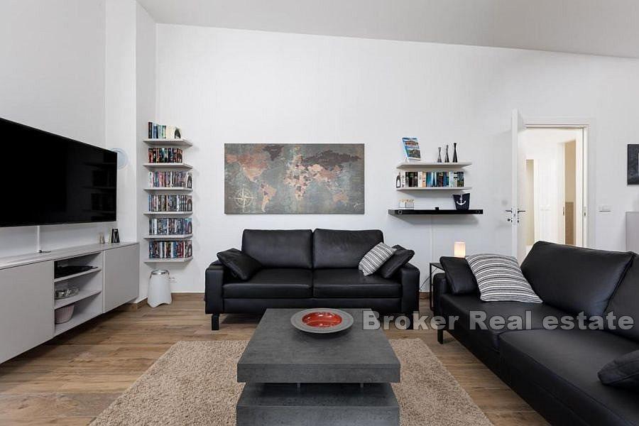 Luxusapartment mit Pool, erste Reihe zum Meer