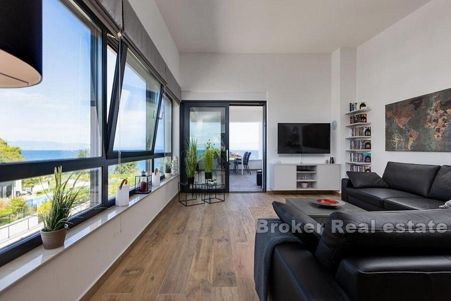 Luxusapartment mit Pool, erste Reihe zum Meer