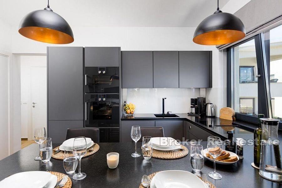 Luxusapartment mit Pool, erste Reihe zum Meer