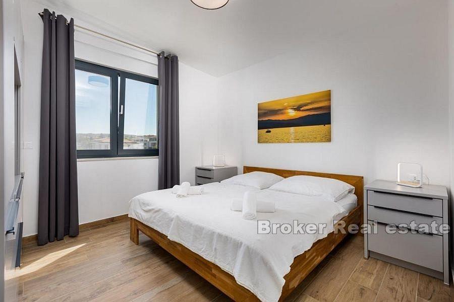 Luxusapartment mit Pool, erste Reihe zum Meer
