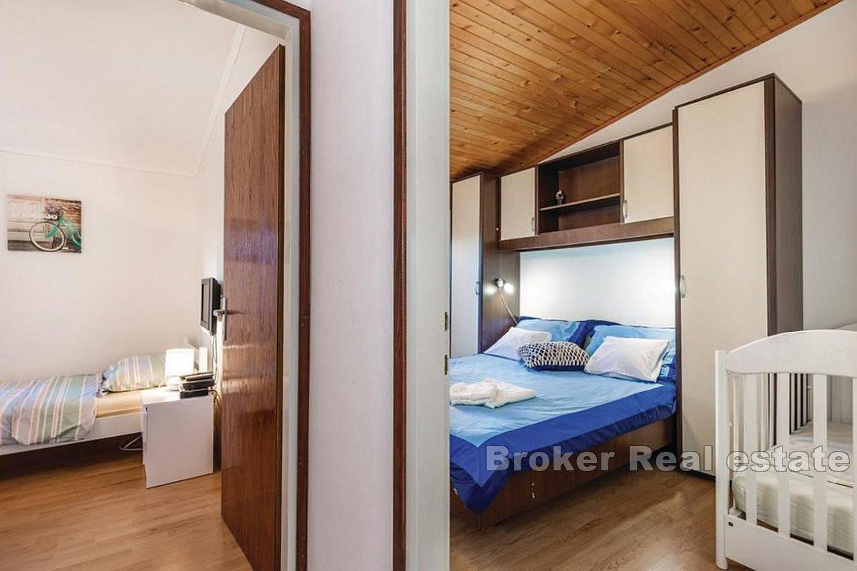 Fristående hus med pool på en lugn plats