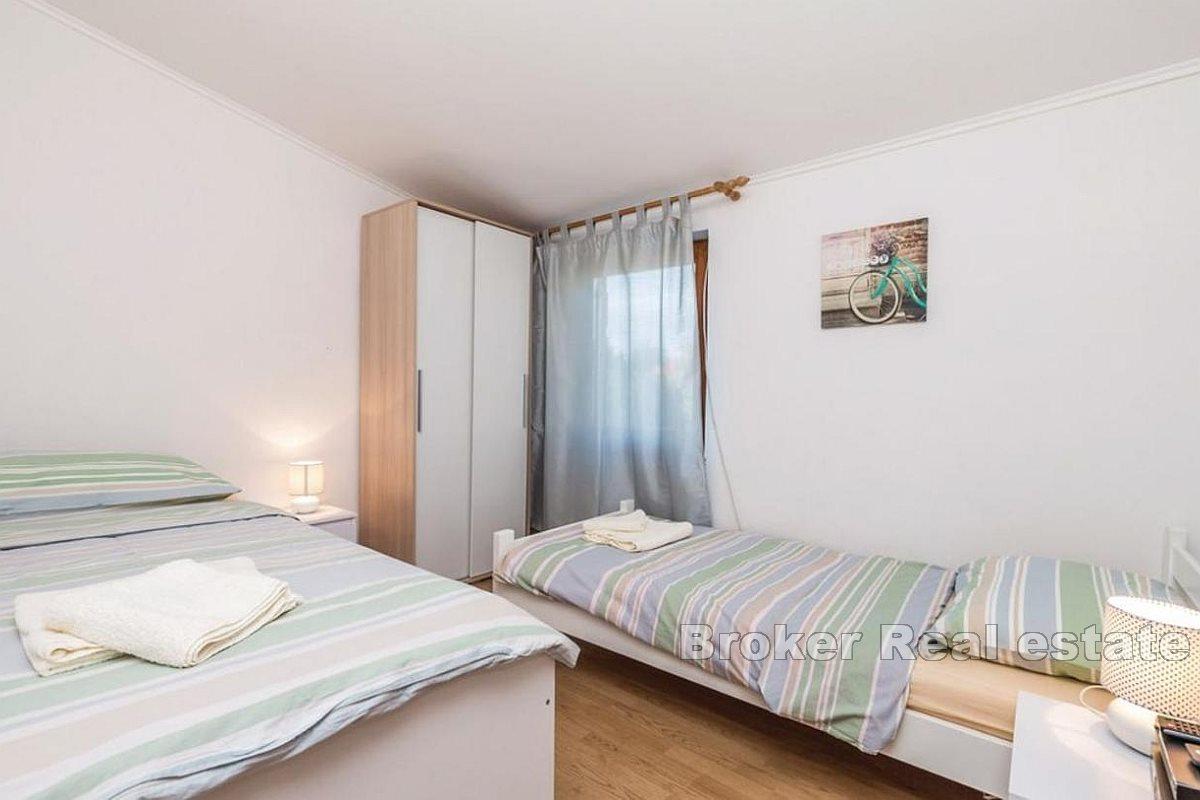 Fristående hus med pool på en lugn plats