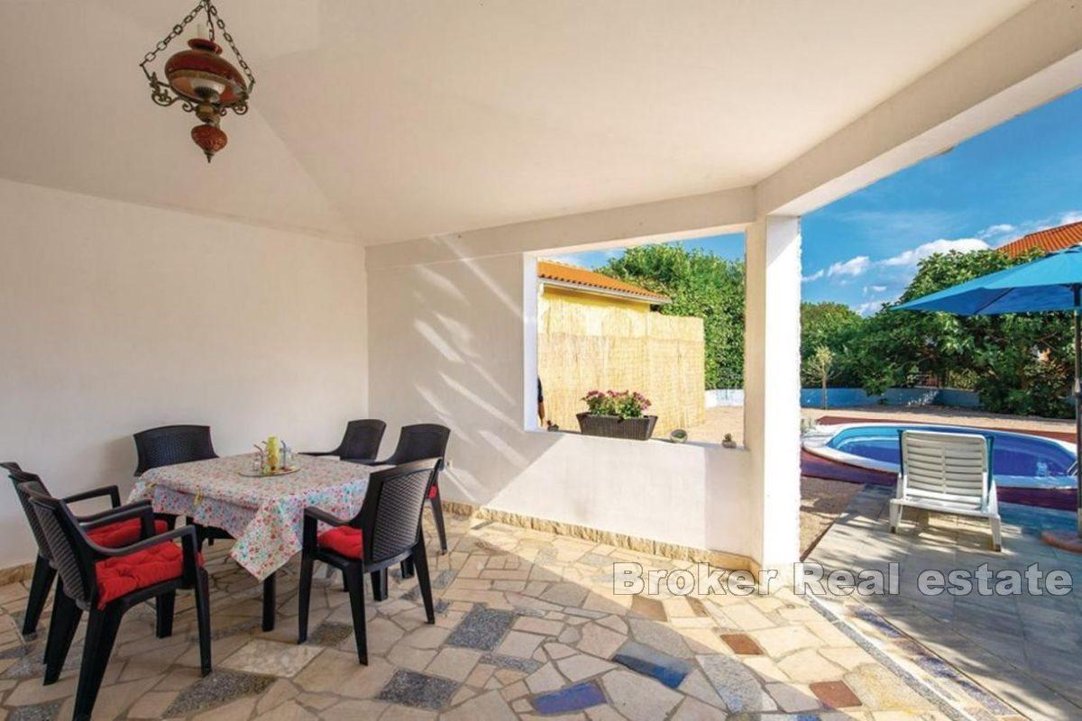 Maison individuelle avec piscine au calme