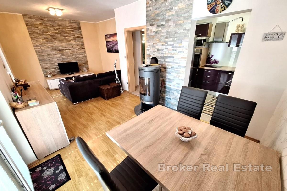 Apartman s vrtom i pogledom na more