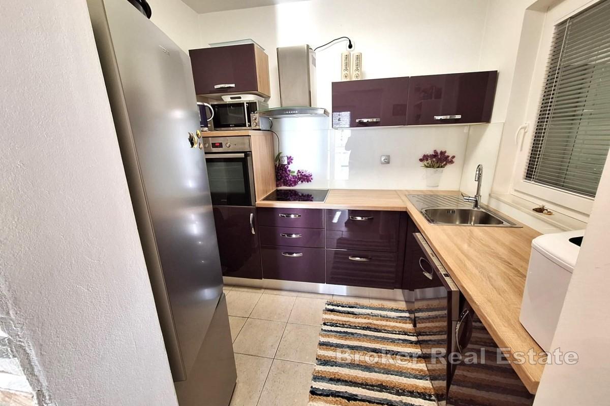 Apartman s vrtom i pogledom na more