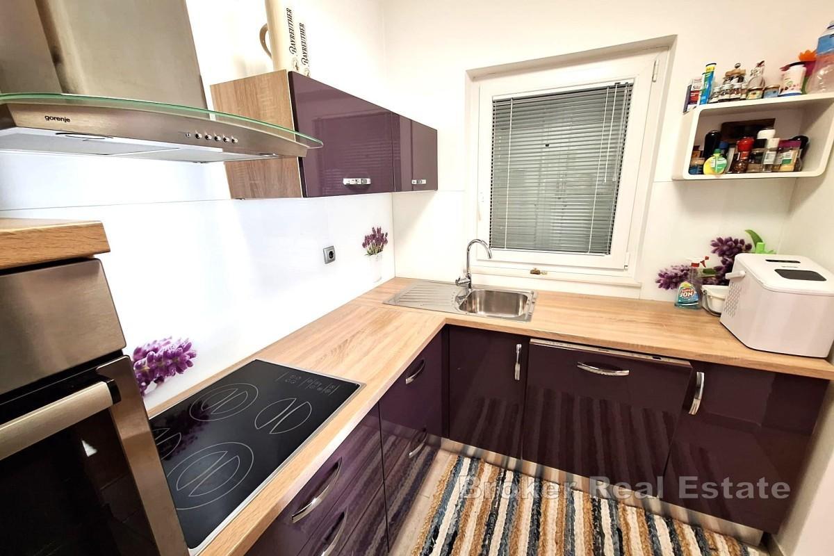 Apartman s vrtom i pogledom na more