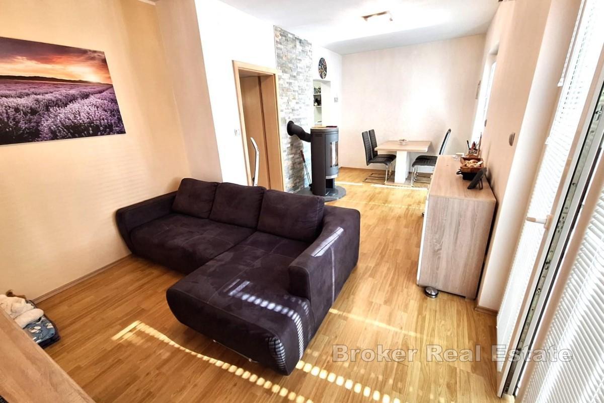 Apartman s vrtom i pogledom na more