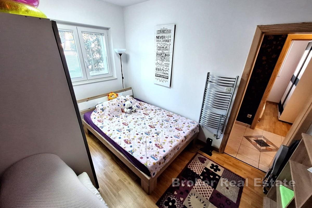 Apartman s vrtom i pogledom na more