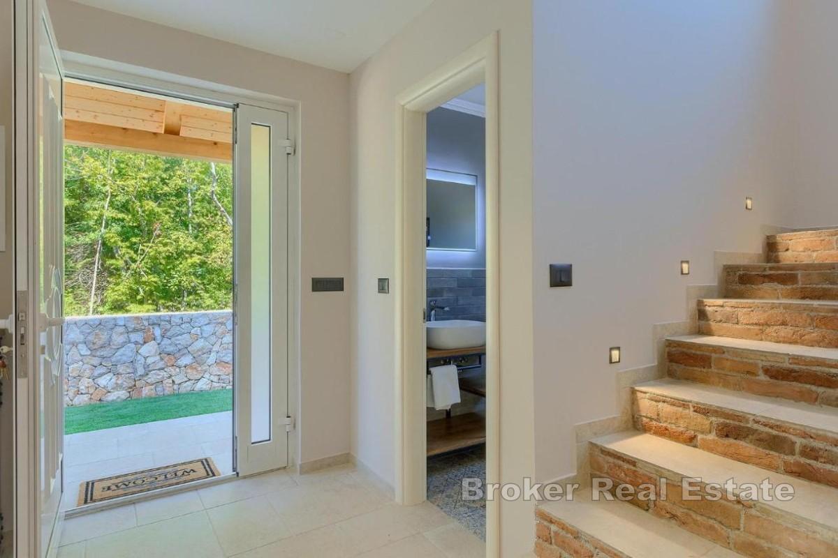 Villa di lusso con piscina in posizione tranquilla