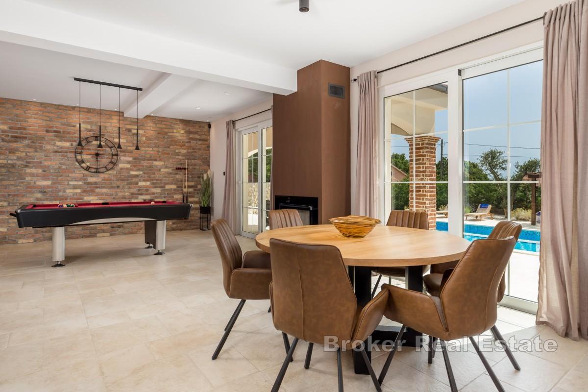 Villa di lusso con piscina in posizione tranquilla