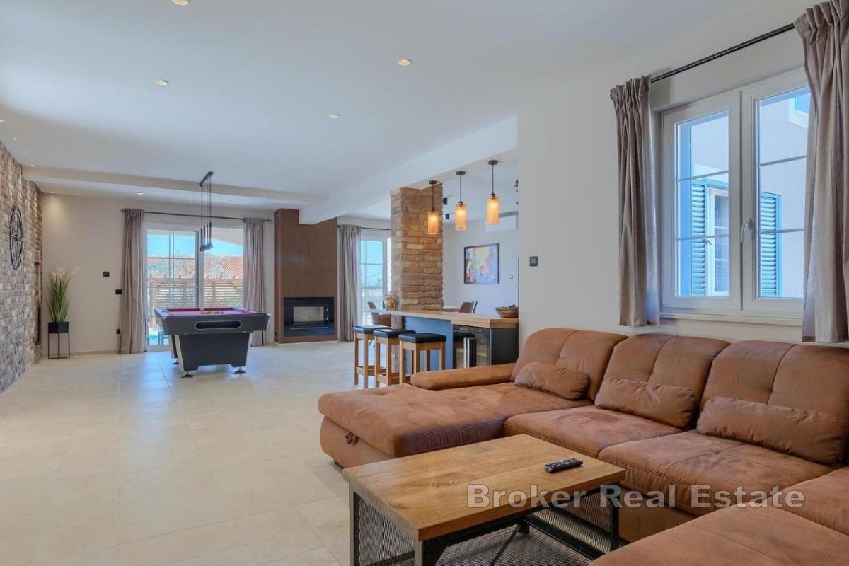 Villa di lusso con piscina in posizione tranquilla