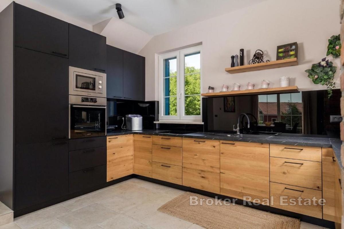 Villa di lusso con piscina in posizione tranquilla