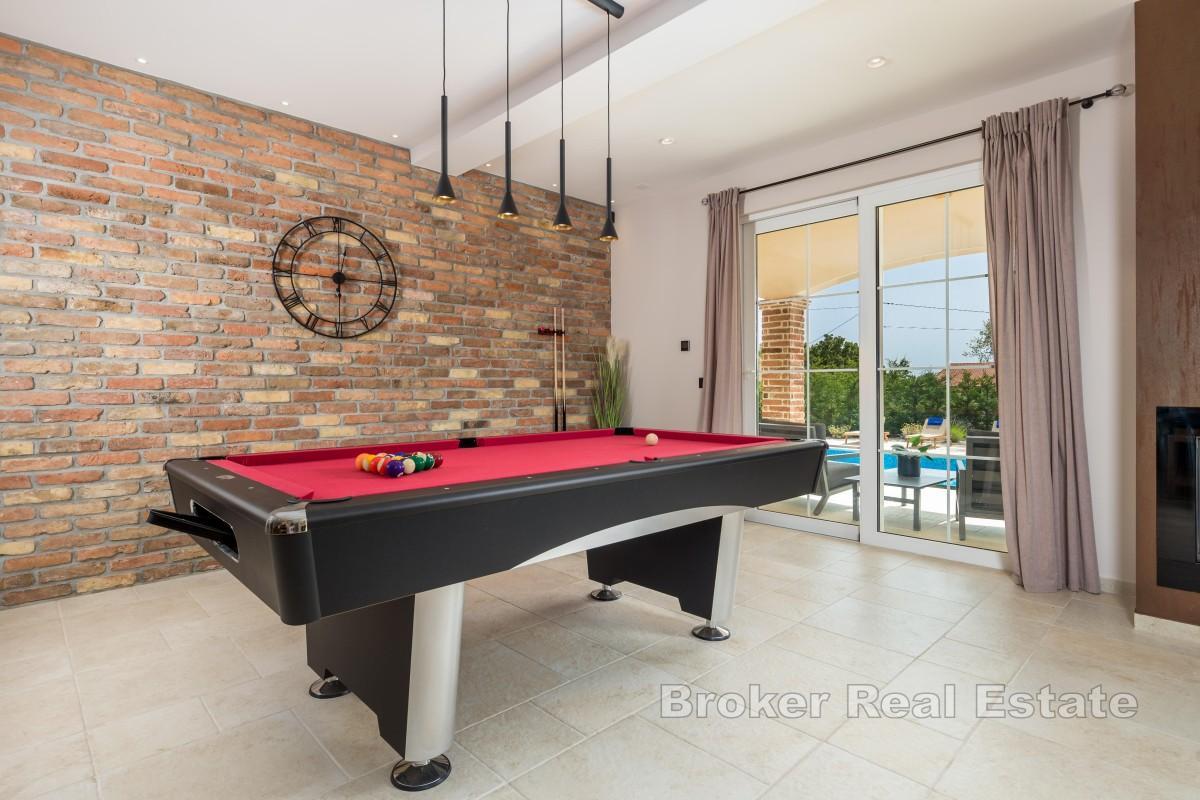 Villa di lusso con piscina in posizione tranquilla