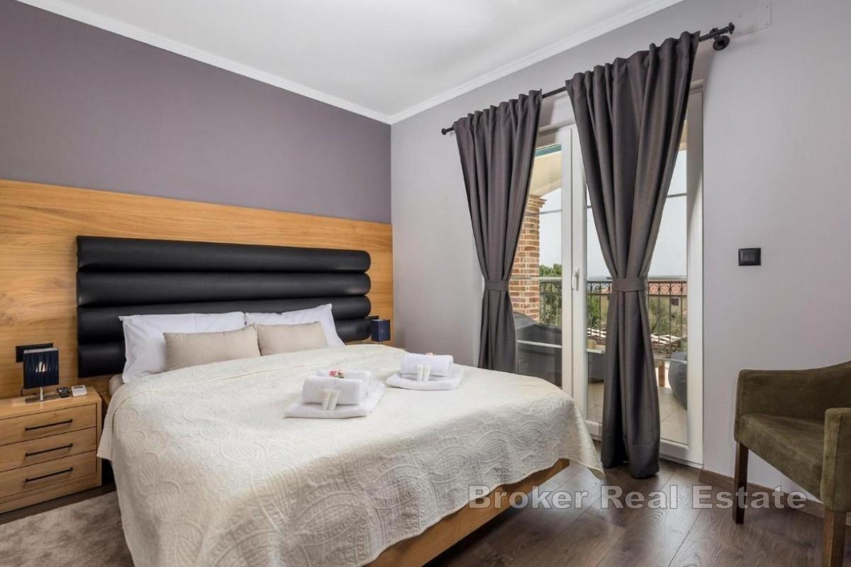 Villa di lusso con piscina in posizione tranquilla