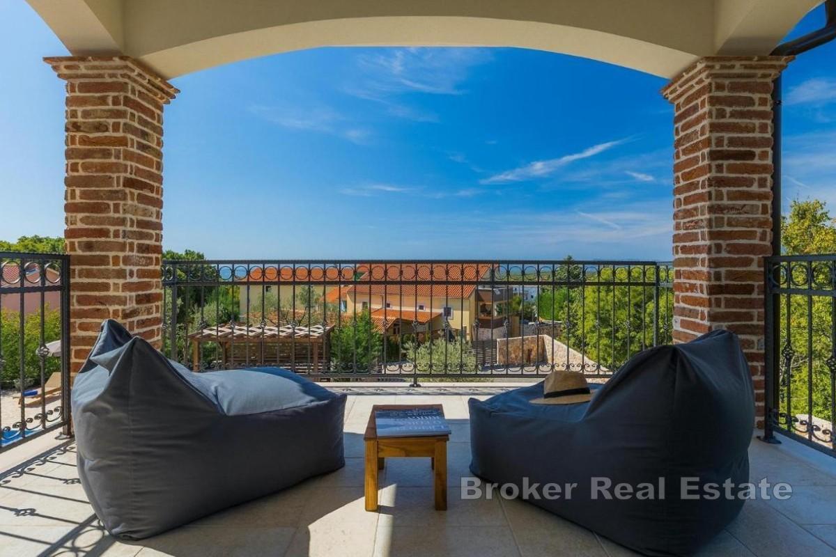 Villa di lusso con piscina in posizione tranquilla