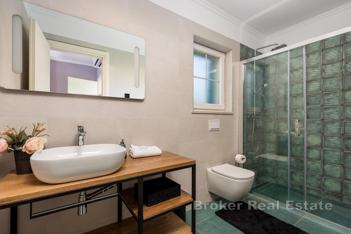 Villa di lusso con piscina in posizione tranquilla