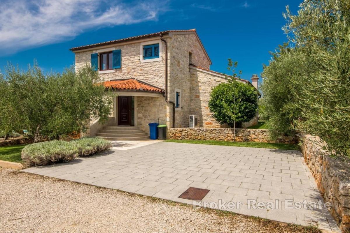 Luxusvilla mit Pool und Meerblick