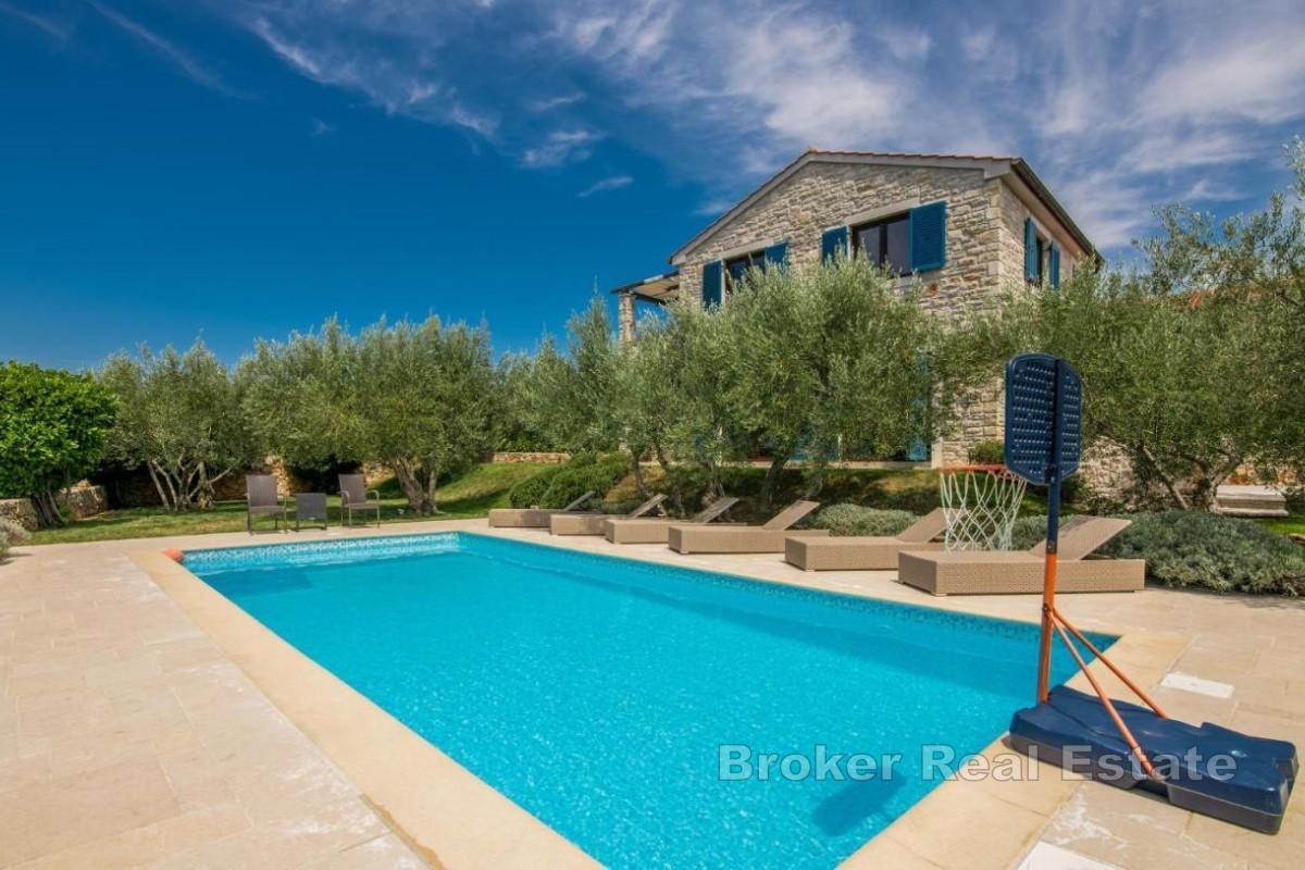 Luxusvilla mit Pool und Meerblick