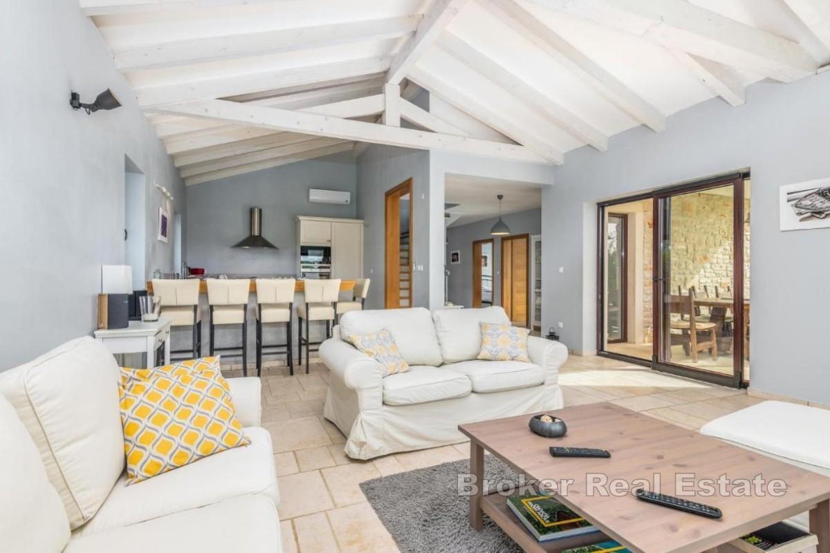 Luxusvilla mit Pool und Meerblick