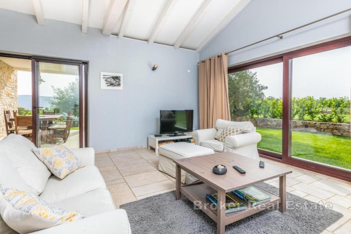 Luxusní vila s bazénem a výhledem na moře