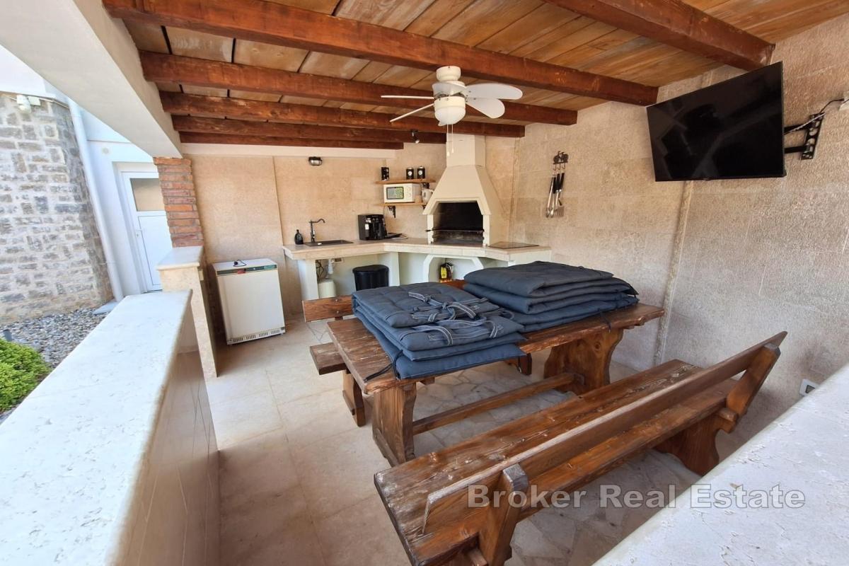 Hus med pool i lugnt läge