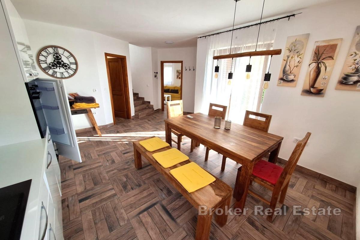 Dům s bazénem v klidné lokalitě