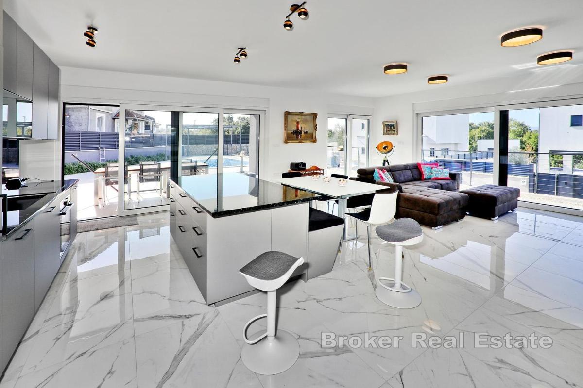 Villa moderne avec vue mer